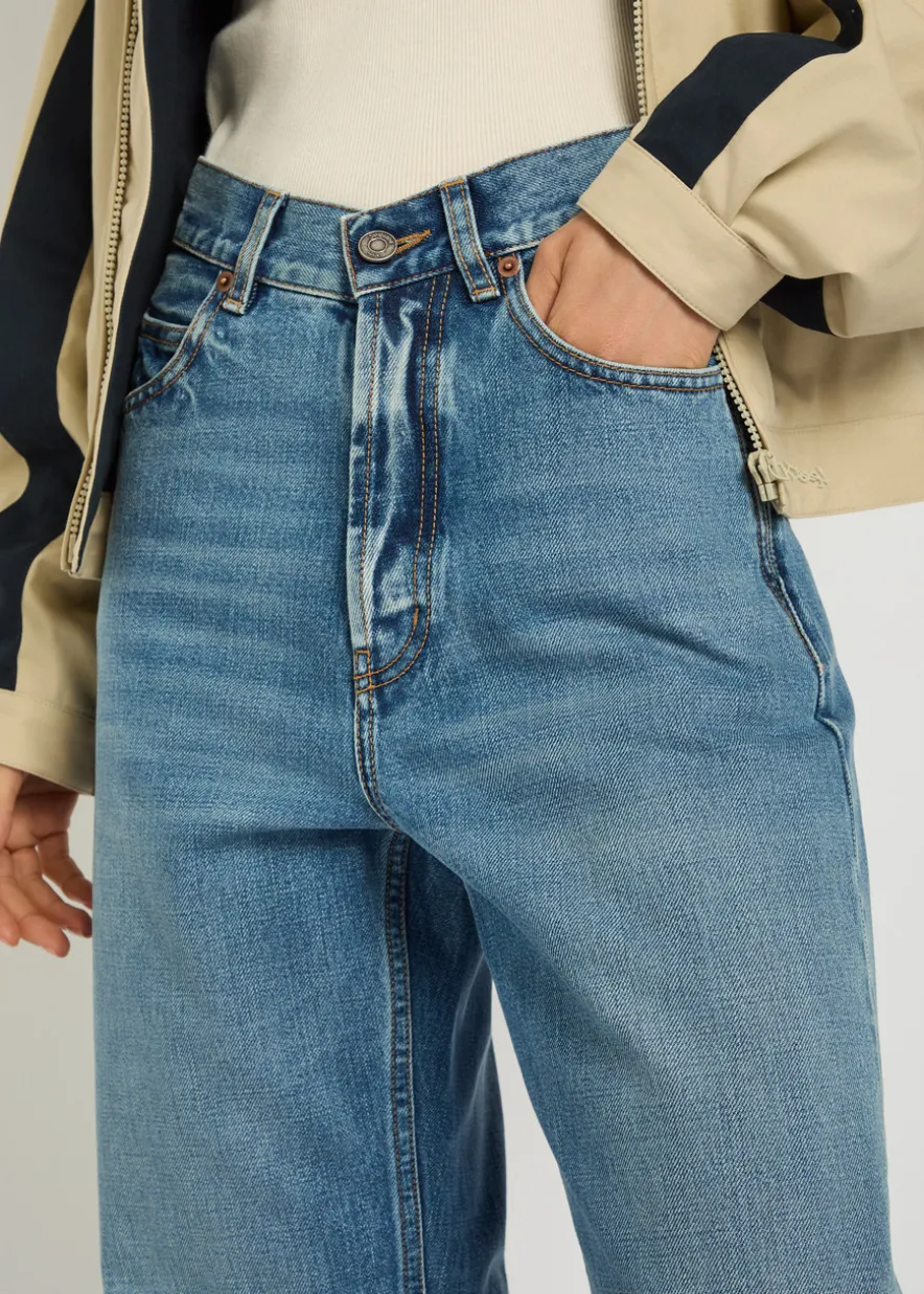Straight-leg jeans