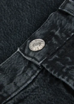 Straight-leg jeans
