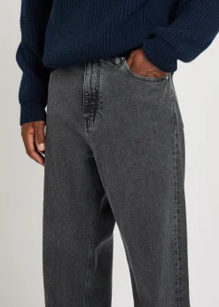Straight-leg jeans