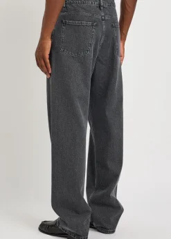Straight-leg jeans