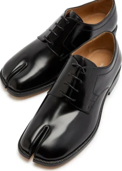 Tabi leather pumps