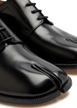Tabi leather pumps