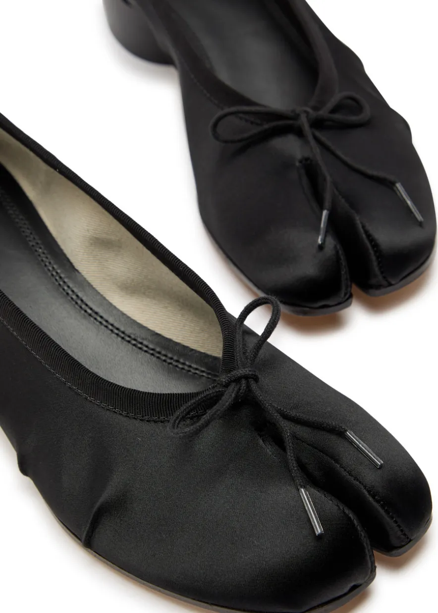 Tabi 30 satin pumps