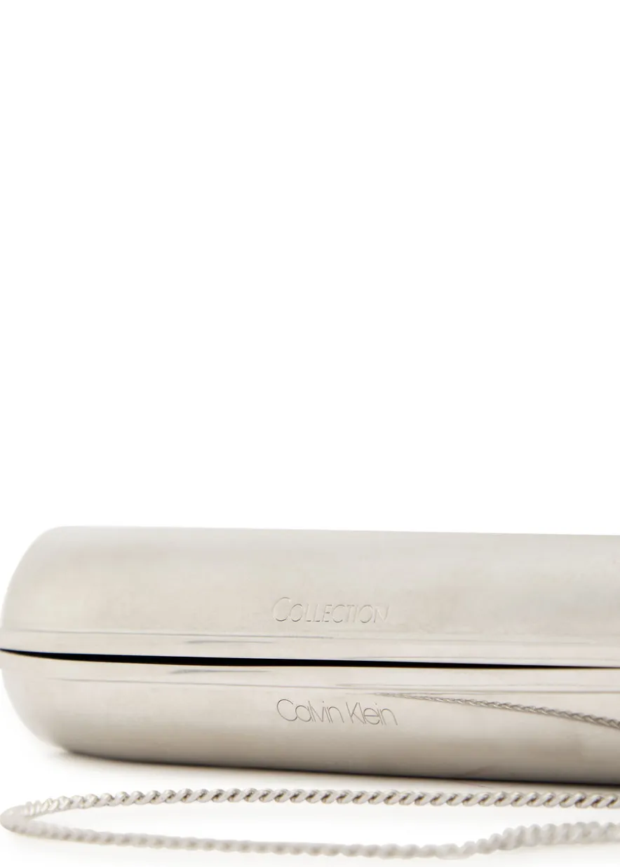 The One metal clutch
