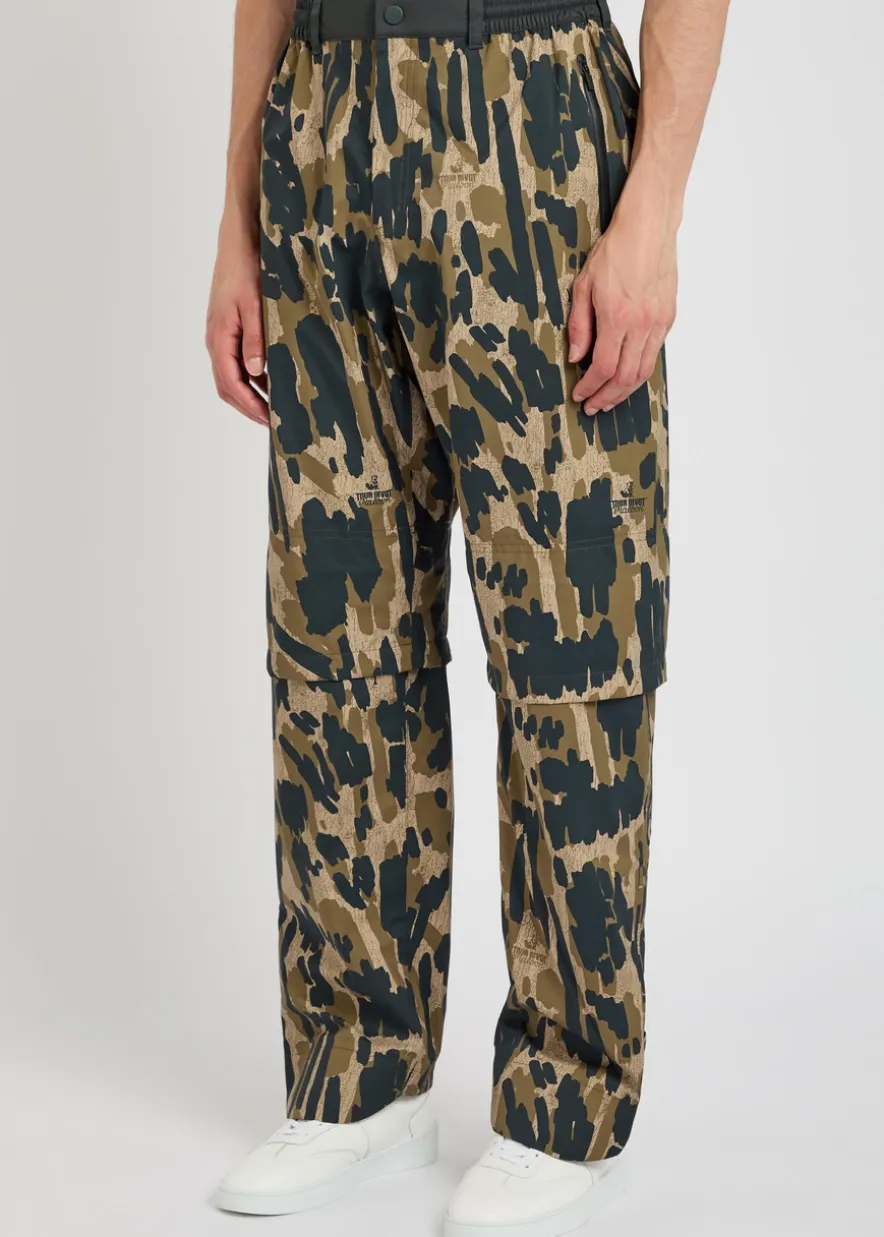 Tour Divot camouflage-print nylon trousers
