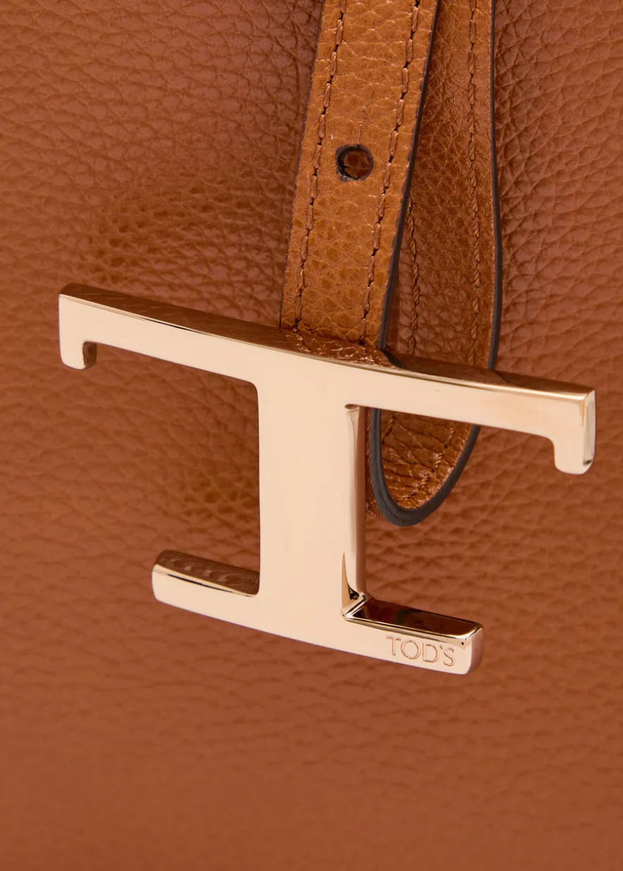 T-plaque grained leather top handle bag