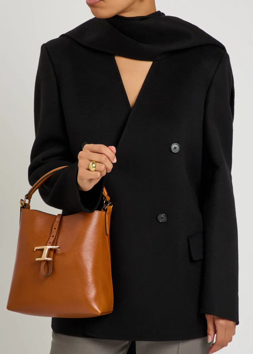 T-plaque grained leather top handle bag