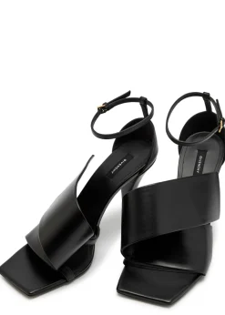 Twisted leather sandals