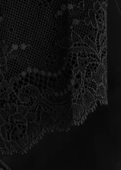 Undie-Tectable lace-trimmed seamless briefs