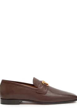 VLogo grained leather loafers