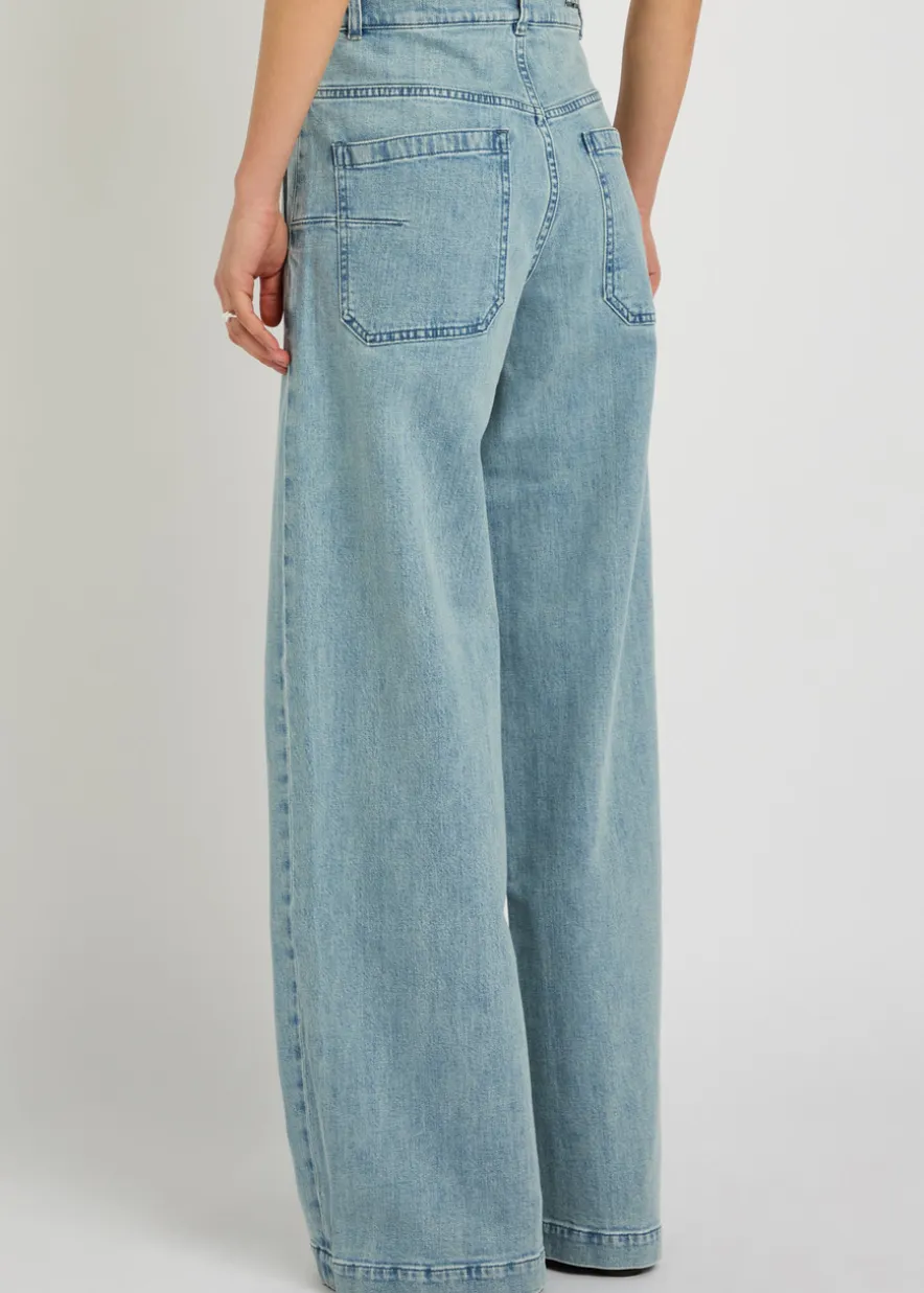 Wide-leg jeans