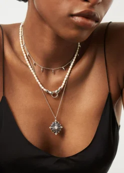 X Harris Reed In Good Hands pearl necklace
